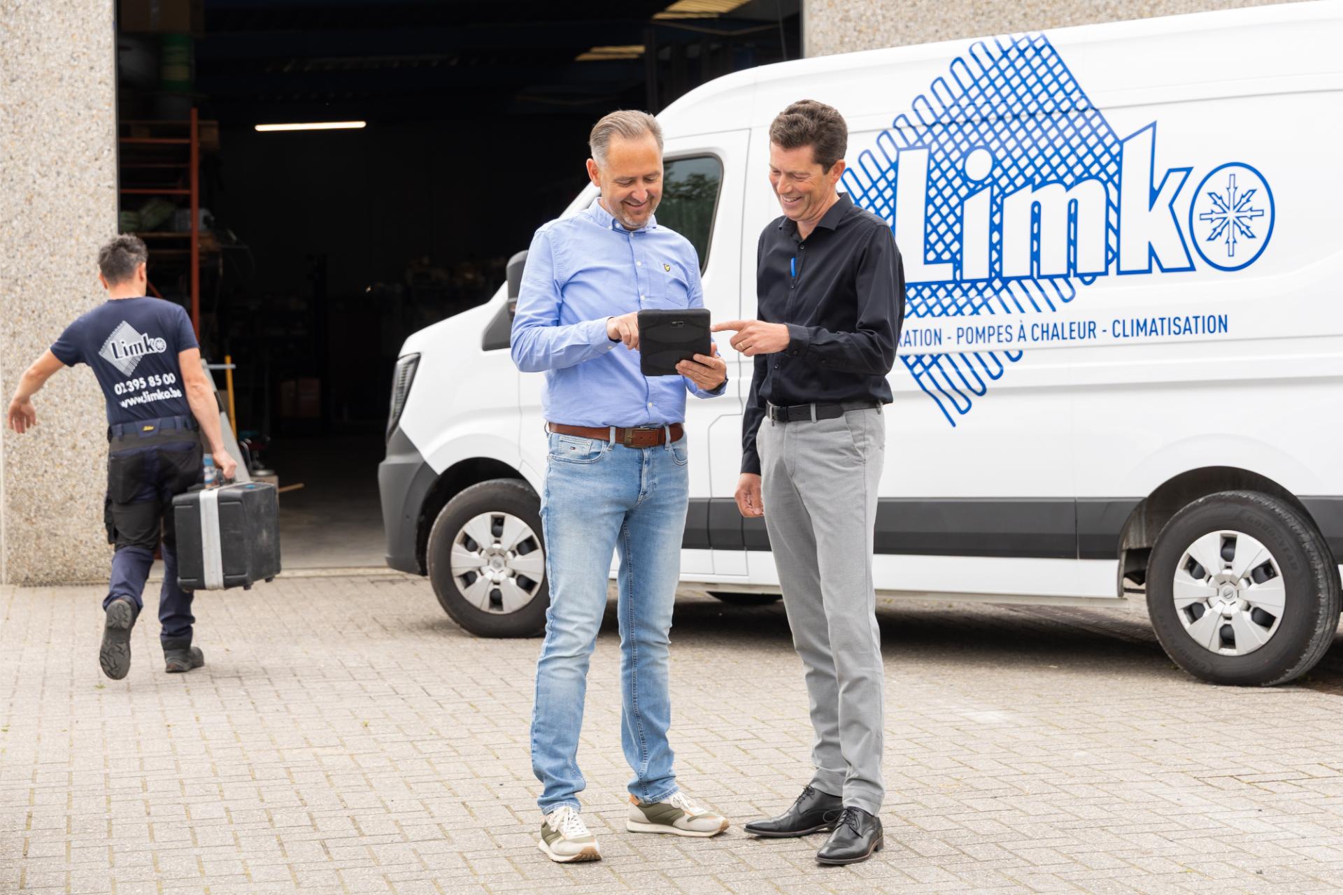 Collega's Bespreken Werken bij Limko, Een familiebedrijf met een sterke technische basis