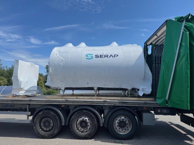 Nieuwe horizontale Serap-melkkoeltank bij levering door Limko